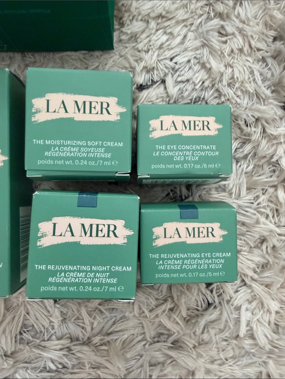 La Mer Green Luxury Skincare Gift Bag with Ribbon - Picture 4 of 5
